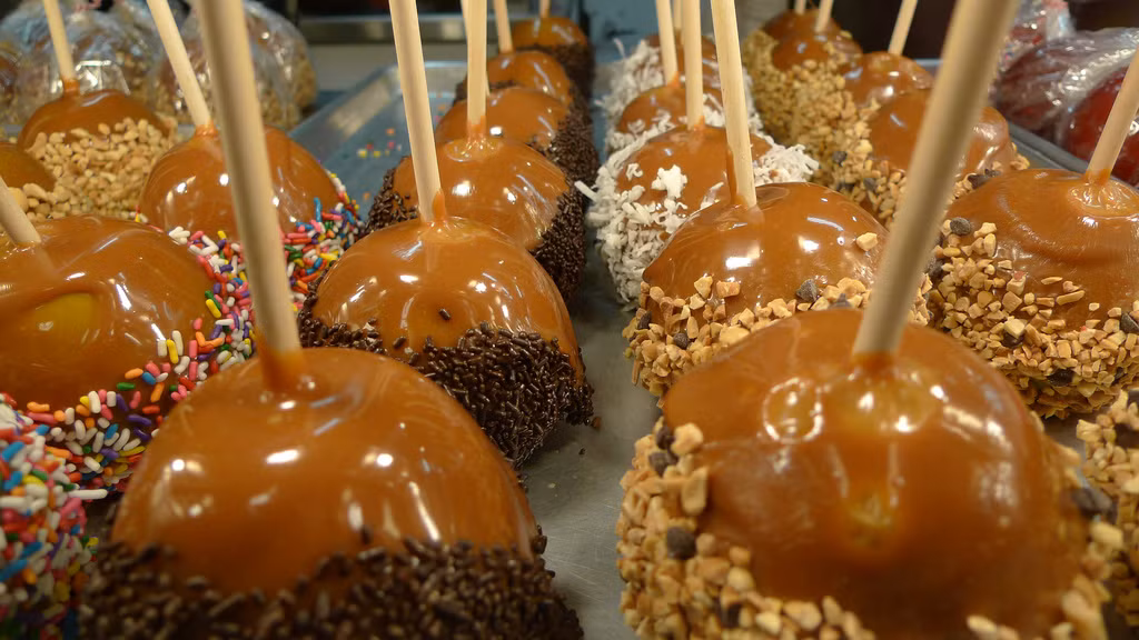 Táo tươi bọc caramel.