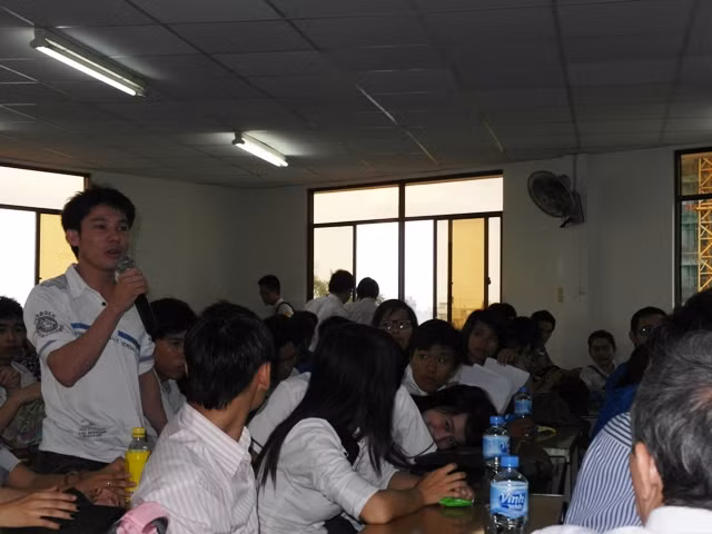 Nhiều câu hỏi đã được nêu ra.