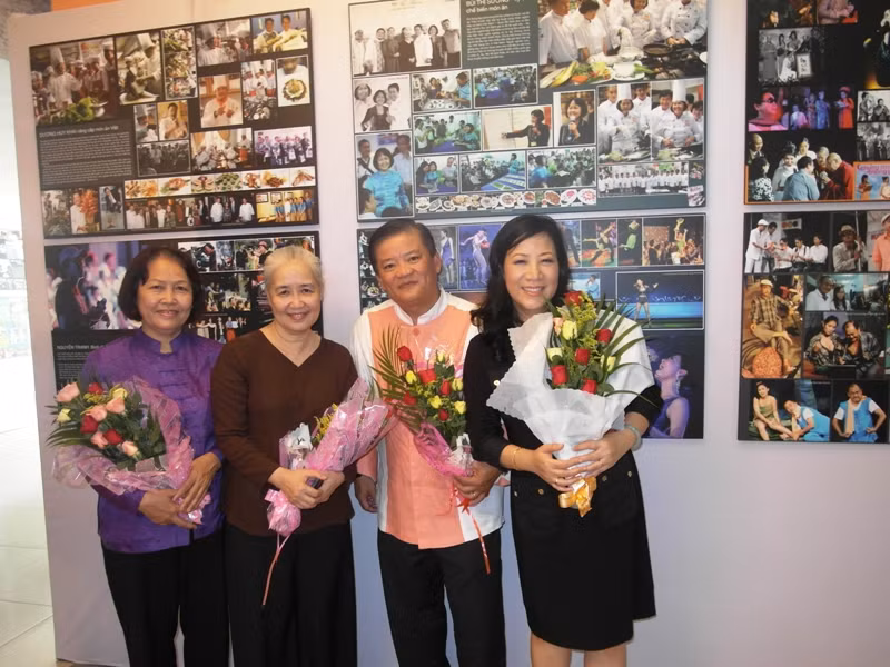 Bốn “vua bếp Việt Nam”, từ trái sang: Bùi Thị Sương, Nguyễn Dzoãn Cẩm Vân, Dương Huy Khải, Hồ Thị Hoàng Anh.