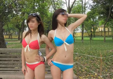 Bikini trong công viên!
