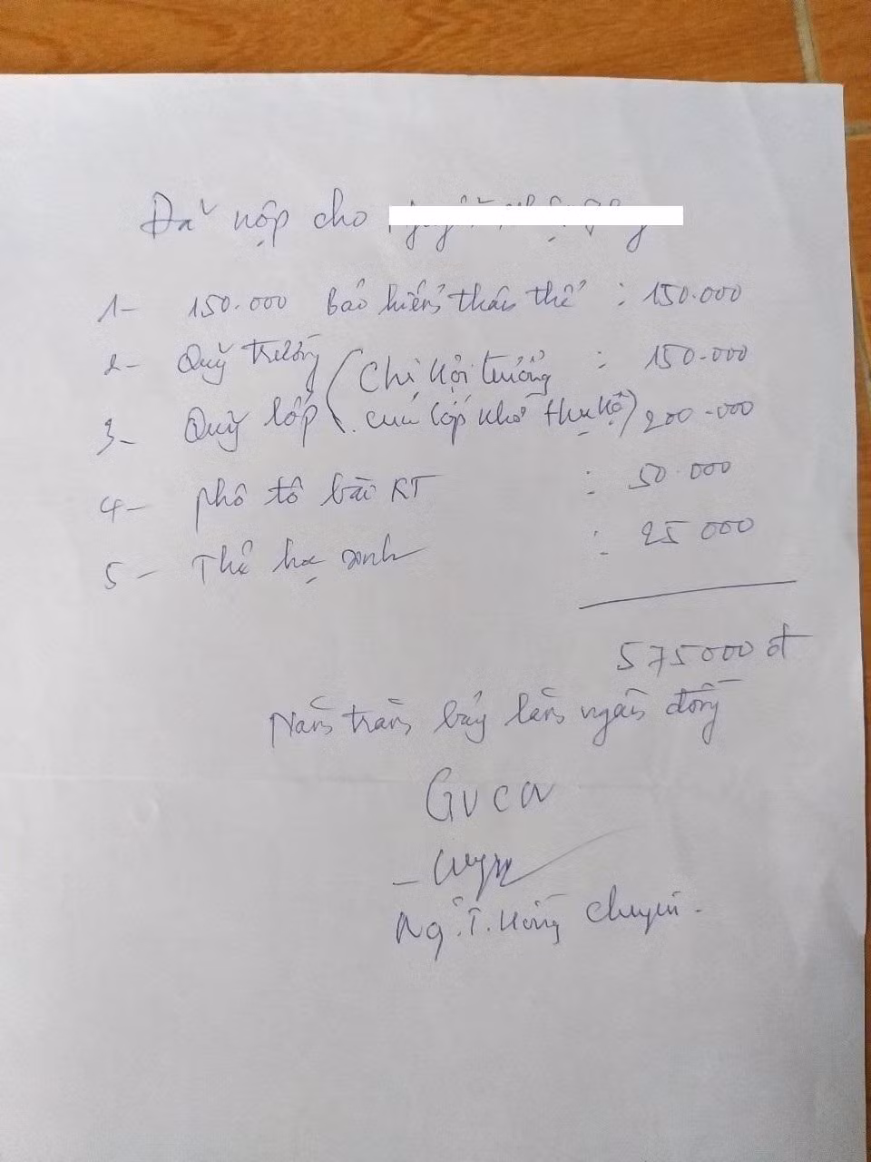 Giấy ghi các khoản thu được cô T.T.L cung cấp ghi rõ các khoản thu và chữ ký của cô giáo chủ nhiệm ở trường Hiến Nam. Ảnh: NVCC Giấy ghi các khoản thu được cô T.T.L cung cấp ghi rõ các khoản thu và chữ ký của cô giáo chủ nhiệm ở trường Hiến Nam. Ảnh: NVCC