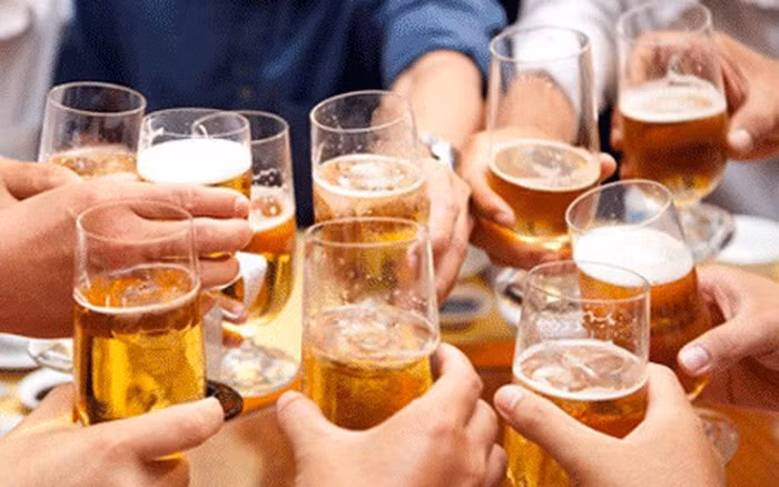 Việt Nam là một trong những quốc gia tiêu thụ bia rượu nhiều nhất thế giới.
