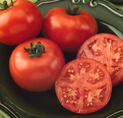 Cà chua: Chứa một lượng chất chống ô xy hóa cực mạnh là lycopene, giúp giảm nguy cơ ung thư vú. Chưa hết, chuyên gia dinh dưỡng Mansi Belani còn tuyên bố rằng cà chua được biết đến với khả năng bảo vệ làn da khỏi tia cực tím từ mặt trời. Về cơ bản, nó giúp phụ nữ trẻ trung và thon thả hơn. Khẩu phần: 1 trái/ngày. Xem thêm:Điểm danh những loại quả chữa trị bệnh "khó nói"