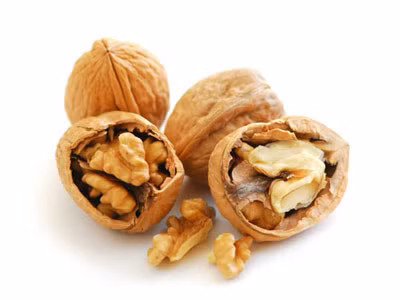 5. Quả óc chó: Quả óc chó rất giàu vitamin E nên dễ dàng nuôi dưỡng làn da mỏng manh của bạn. Ngoài ra, Axit béo omega-3 trong quả óc chó còn làm cho cơ thể linh hoạt và giữ gìn sự trẻ trung của bạn. Xem thêm: 10 thực phẩm cực tốt cho tim mạch của bạn 5. Quả óc chó: Quả óc chó rất giàu vitamin E nên dễ dàng nuôi dưỡng làn da mỏng manh của bạn. Ngoài ra, Axit béo omega-3 trong quả óc chó còn làm cho cơ thể linh hoạt và giữ gìn sự trẻ trung của bạn. Xem thêm: 10 thực phẩm cực tốt cho tim mạch của bạn