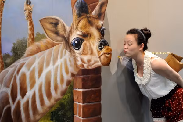 Rất nhiều du khách đã tới để tận hưởng không gian 3D cực "ảo" của bảo tàng. Rất nhiều du khách đã tới để tận hưởng không gian 3D cực "ảo" của bảo tàng.