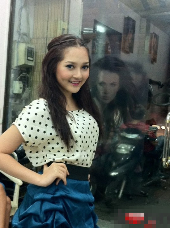 Và ở ngoài sân khấu.