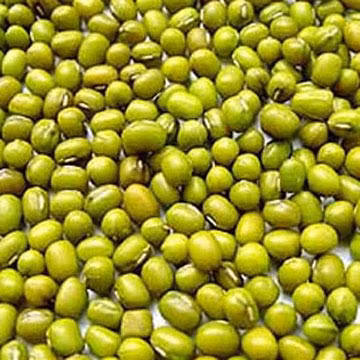 Đậu xanh 40 g, đường đỏ 30 g. Đậu xanh để cả vỏ giã dập, cùng đường đỏ cho vào nồi thêm 350 ml nước đun sôi kỹ, khi nhừ chia 2 lần ăn trong ngày, ăn liền 7 ngày. Xem thêm:Những thực phẩm không thể "kết đôi" cùng thịt lợn