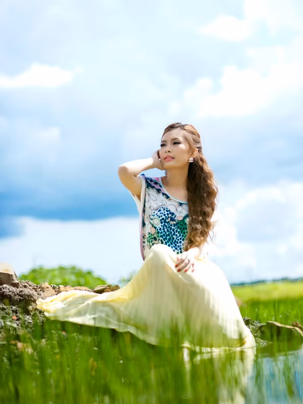 Bộ ảnh của người mẫu Lan Hương do stylist Tân Đà Lạt thực hiện, với sự hỗ trợ của chuyên gia trang điểm Huỳnh Lợi. Bộ ảnh của người mẫu Lan Hương do stylist Tân Đà Lạt thực hiện, với sự hỗ trợ của chuyên gia trang điểm Huỳnh Lợi.