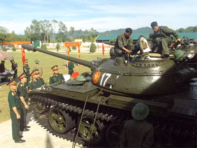 Lữ đoàn 215 thực hành nội dung thi hoạt động ngày kỹ thuật.