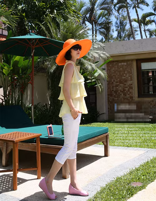 Xem thêm: Style đi biển cho cô nàng có vòng 1 khiêm tốn
