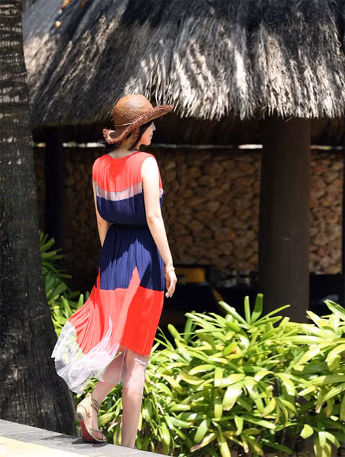 Xem thêm: Style đi biển cho cô nàng có vòng 1 khiêm tốn