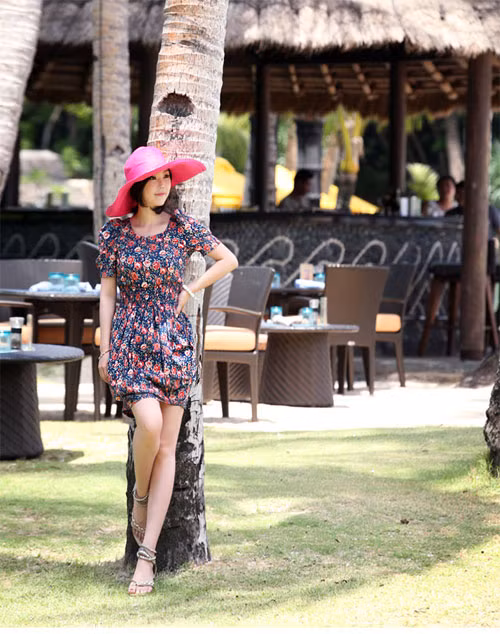 Xem thêm: Style đi biển cho cô nàng có vòng 1 khiêm tốn