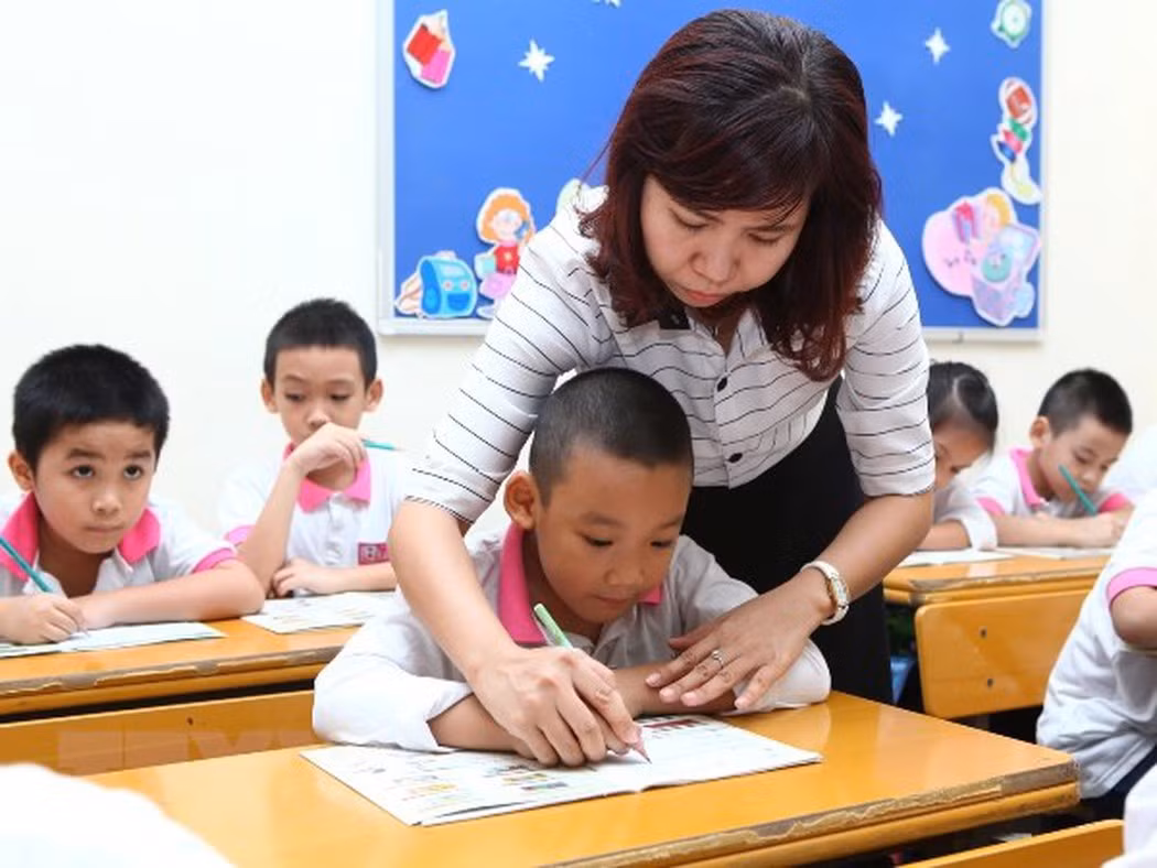 Việc lựa chọn nhà cung ứng sách giáo khoa hiện nay là mảnh đất màu mỡ cho các cá nhân trục lợi (Ảnh minh họa:TTXVN.VN)