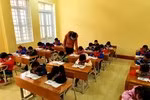 Nếu hỗ trợ sách vở, đồ dùng học tập cho học sinh nghèo nên thực hiện sớm ảnh 2