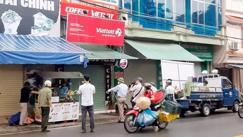 Để lập lại trật tự đường hè, cần phải thực hiện 2 việc song song là quy định lại về quản lý và chỉ đạo các địa phương vào cuộc quyết liệt hơn. (Ảnh: CTV)