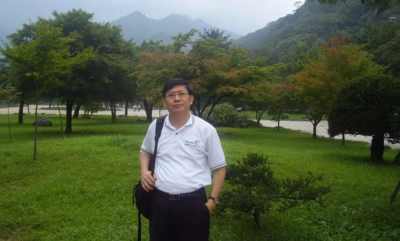 Phó giáo sư Bùi Mạnh Hùng hiện là điều phối viên chính Ban Phát triển Chương trình Giáo dục phổ thông mới, từng là Chủ tịch Hội đồng quốc gia thẩm định Tài liệu Tiếng Việt 1 - Công nghệ Giáo dục (Ảnh: Phó giáo sư Bùi Mạnh Hùng cung cấp cho phóng viên) Phó giáo sư Bùi Mạnh Hùng hiện là điều phối viên chính Ban Phát triển Chương trình Giáo dục phổ thông mới, từng là Chủ tịch Hội đồng quốc gia thẩm định Tài liệu Tiếng Việt 1 - Công nghệ Giáo dục (Ảnh: Phó giáo sư Bùi Mạnh Hùng cung cấp cho phóng viên)