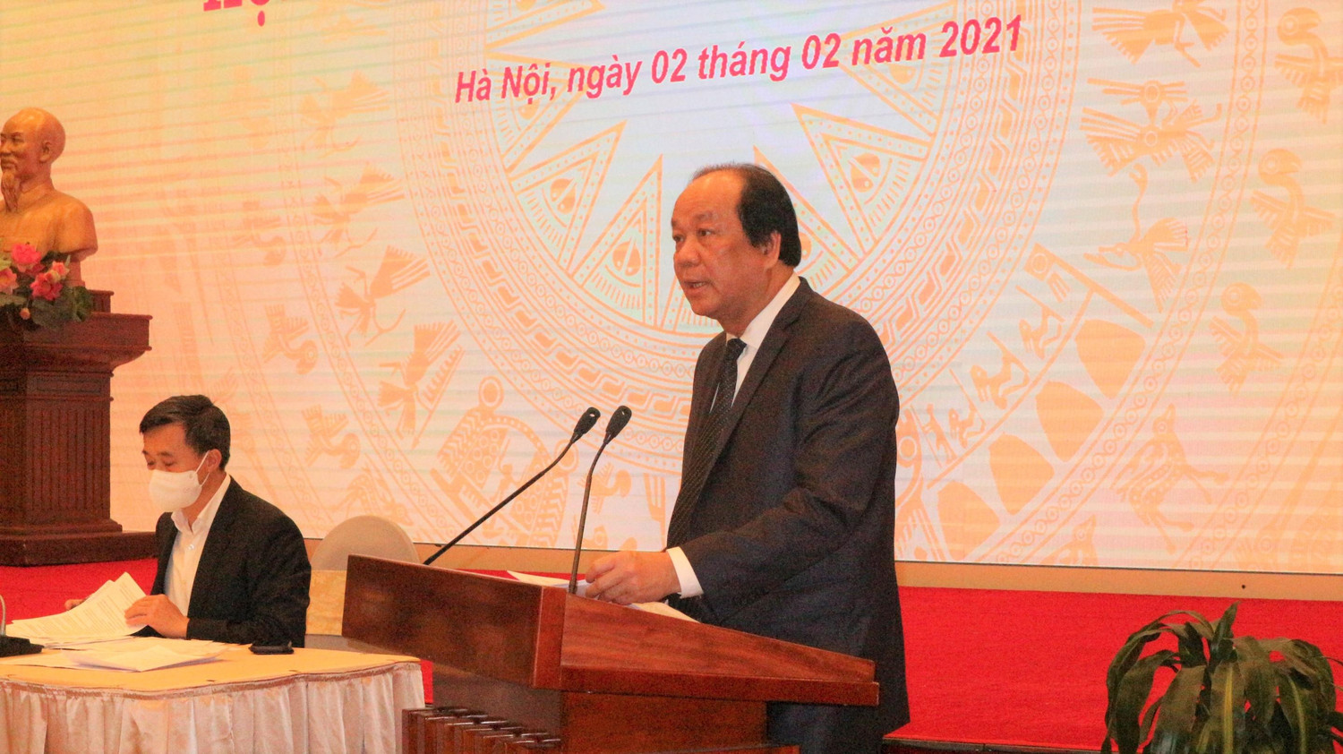 Bộ trưởng Chủ nhiệm văn phòng chính phủ Mai Tiến Dũng chủ trì buổi họp báo ngày 02/2. Ảnh: LC