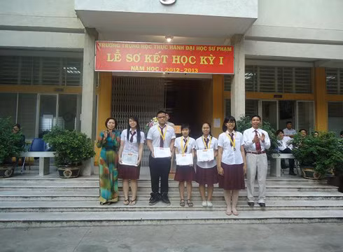 Một lễ sơ kết học kỳ 1 của Trường trung học thực hành, Đại học Sư phạm thành phố (ảnh: website trường)