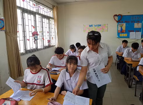 Học sinh khối lớp 9, Trường Hậu Giang trong giờ ôn tập môn tiếng Anh (Ảnh: P.L) Học sinh khối lớp 9, Trường Hậu Giang trong giờ ôn tập môn tiếng Anh (Ảnh: P.L)