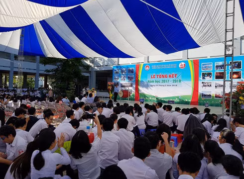Lễ bế giảng năm học 2017 - 2018 của Trường trung học phổ thông Gia Định sáng ngày 25/5 (ảnh: P.L) Lễ bế giảng năm học 2017 - 2018 của Trường trung học phổ thông Gia Định sáng ngày 25/5 (ảnh: P.L)