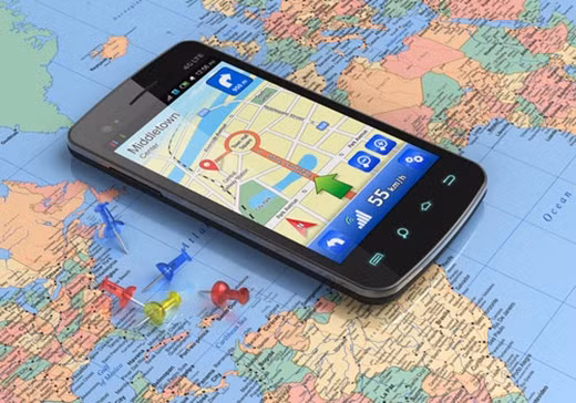 1. Quá tin tưởng vào smartphone Vấn đề: Việc phụ thuộc quá nhiều vào hệ thống GPS khiến bạn không định hướng được lịch trình di chuyển. Bạn cũng không nhớ được nhiều số điện thoại và thường quên sao lưu danh bạ của mình. Nếu một ngày điện thoại bị hỏng hay mất cắp, bạn làm cách nào để liên lạc với người khác nhỉ? Cách khắc phục: Hãy lập trình bộ nhớ của bạn. Trước khi lên đường, hãy dành vài phút để ghi nhớ lịch trình, xem lại vài lần những tuyến đường sắp qua. Còn đối với danh sách việc phải làm hoặc số điện thoại quan trọng, ngoài việc lưu vào danh bạ, bạn hãy ghi chúng lên giấy và tiến hành sao lưu vào máy tính.