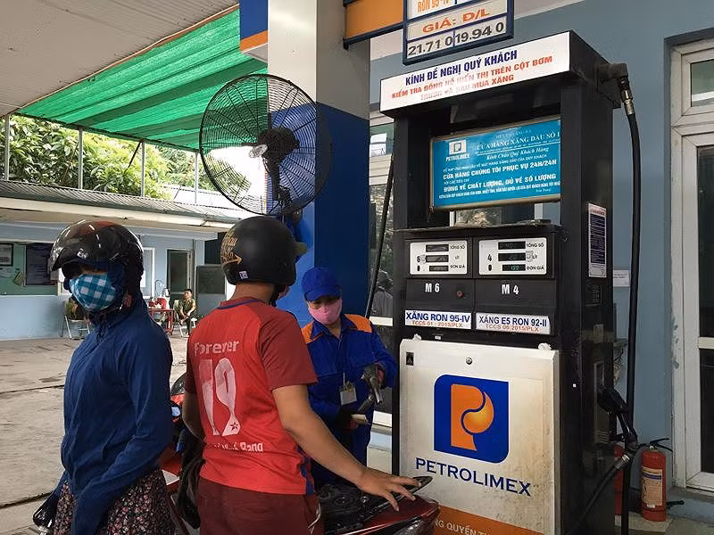 Đây là lần đầu tiên trong năm 2019, giá xăng được điều chỉnh tăng. Ảnh: V.P. Đây là lần đầu tiên trong năm 2019, giá xăng được điều chỉnh tăng. Ảnh: V.P.