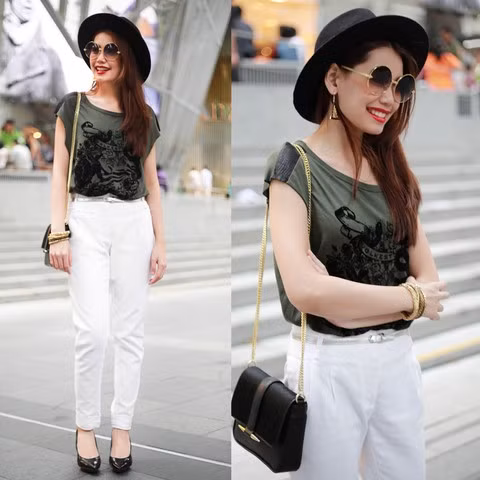 Chiếc quần trắng cạp cao cùng phụ kiện thanh lịch là chiếc túi xách đeo vai dây xích giúp bạn gái này thể hiện phong cách nổi bật và hiện đại. Chiếc quần trắng cạp cao cùng phụ kiện thanh lịch là chiếc túi xách đeo vai dây xích giúp bạn gái này thể hiện phong cách nổi bật và hiện đại.