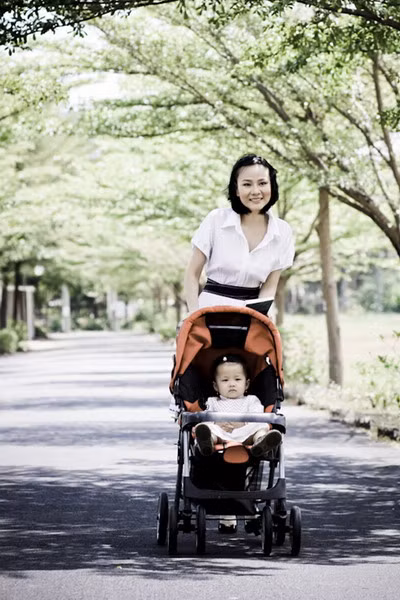 Dương Yến Ngọc giản dị nhưng vô cùng tươi trẻ bên con gái cách đây vài năm.