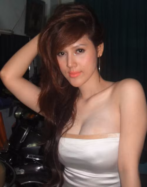 .. nhưng vòng 1 đồ sộ này của Maria Đinh Phương Ánh vẫn lôi cuốn đầy 'ma lực'