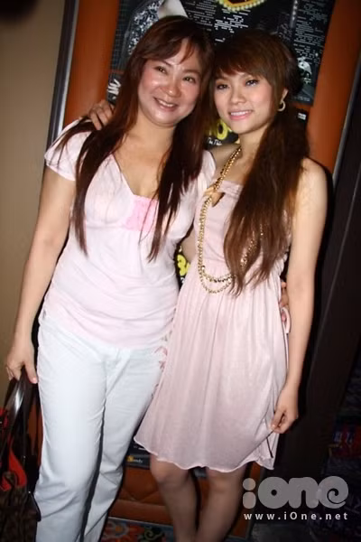 Thu Thủy và mẹ