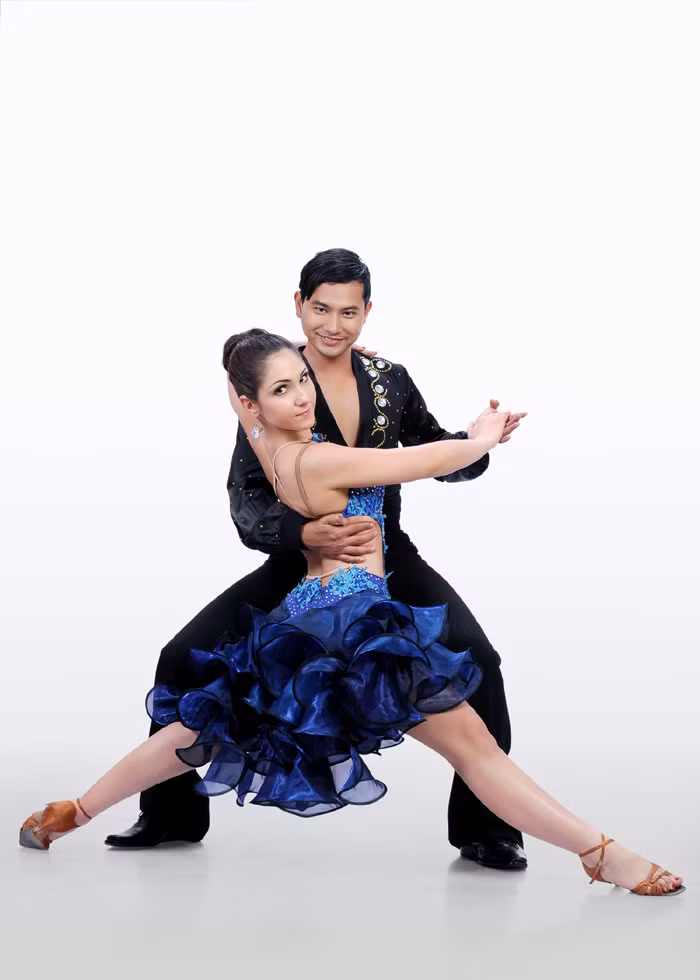 Diễn viên Huỳnh Đông và bạn nhảy Rusina Boncheva Stefanova (SBD 04) >> Vẻ đẹp cực gợi cảm 5 mỹ nữ Bước nhảy Hoàn vũ 2012 >> Bước nhảy Hoàn vũ 2012 công bố hình ảnh 10 cặp thí sinh