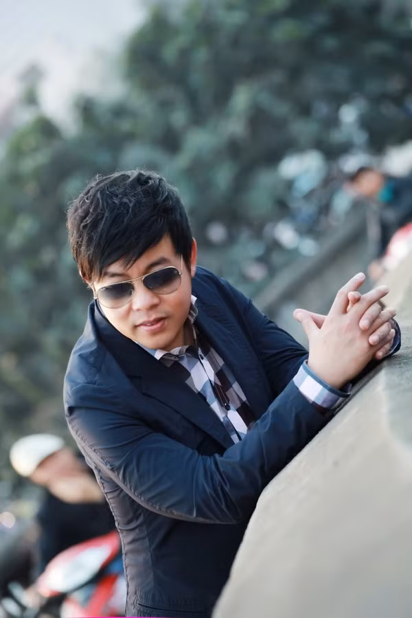 Quang Lê "úp mở" chuyện đã lập gia đình bên Mỹ. Quang Lê "úp mở" chuyện đã lập gia đình bên Mỹ.