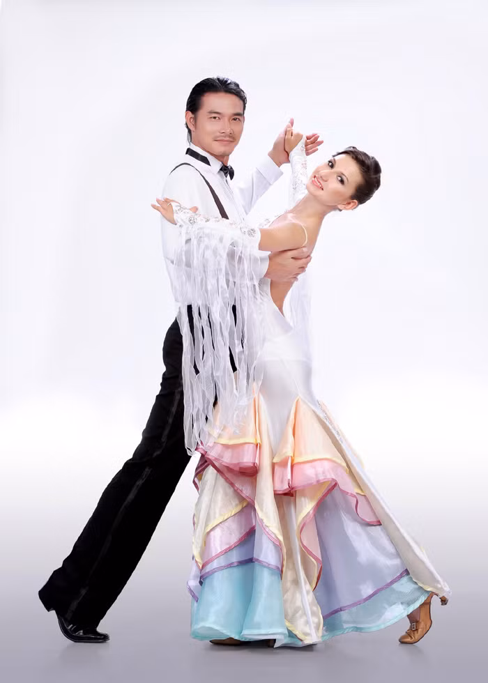Diễn viên Quách Ngọc Ngoan và Vesela Gegrgieva Dimova, số báo danh 09 >> Vẻ đẹp cực gợi cảm 5 mỹ nữ Bước nhảy Hoàn vũ 2012 >> Bước nhảy Hoàn vũ 2012 công bố hình ảnh 10 cặp thí sinh