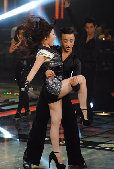 Trong liveshow 9, cô nàng gây ấn tượng với công chúng bởi phong cách cá tính pha chút nghịch ngợm của mình