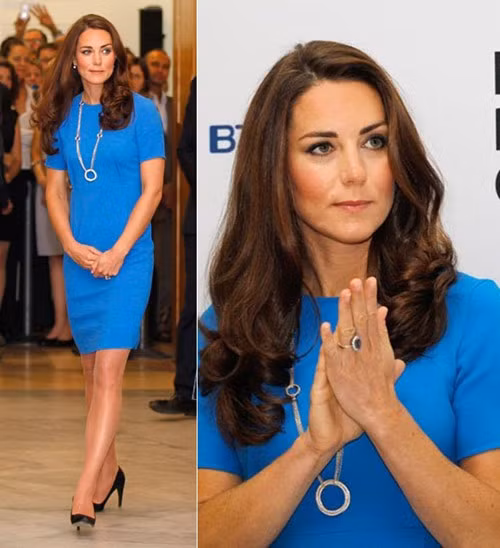 Kate thể hiện sự ủng hộ với nhà thiết kế người Anh Stella McCartney và thế vận hội Olympic London với bộ váy màu xanh dương tại triển lãm Chân dung quốc gia được diễn ra trong thời gian diễn ra thế vận hội. Stella McCartney chính là NTK chính thức cho thời trang của VĐV Anh