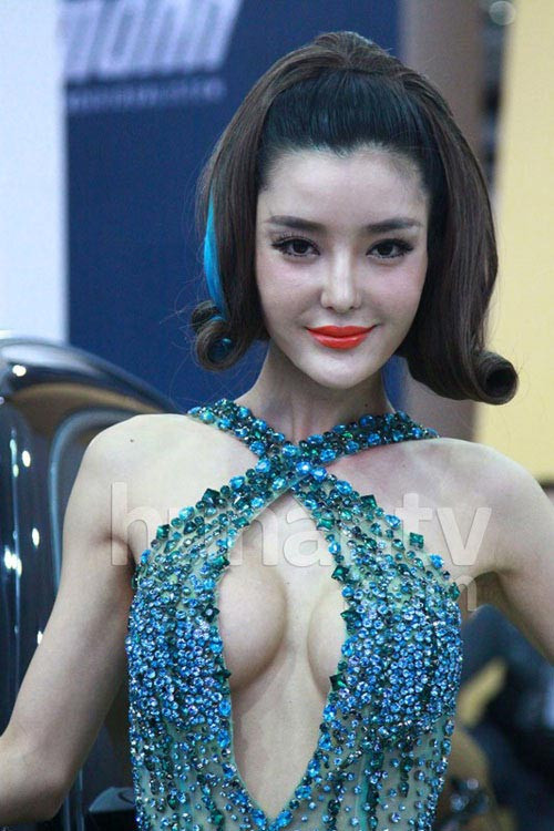 Nhiều ý kiến cho rằng hot girl Trung Quốc đã lạm dụng chất làm đầy khiến gương mặt biến dạng. Nhiều ý kiến cho rằng hot girl Trung Quốc đã lạm dụng chất làm đầy khiến gương mặt biến dạng.