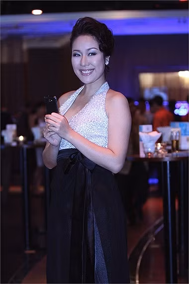Ngô Phương Lan luôn bị ch vì phong cách già dặn.