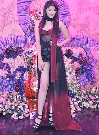 Thật khó tin Huỳnh Tiên năm nay mới 16 tuổi.
