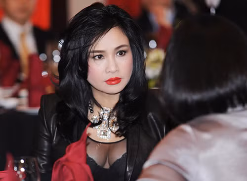 Ở độ tuổi 43, Thanh Lam gợi cảm và quyến rũ không khác gì những nữ ca sĩ trẻ trung khác khi cô sở hữu một phong cách thời trang có thể xem là nổi loạn. Không phải chân dài, cũng không có tấm lưng ong gợi tình, điểm mạnh của Thanh Lam nằm ở khe ngực căng đầy. Ở độ tuổi 43, Thanh Lam gợi cảm và quyến rũ không khác gì những nữ ca sĩ trẻ trung khác khi cô sở hữu một phong cách thời trang có thể xem là nổi loạn. Không phải chân dài, cũng không có tấm lưng ong gợi tình, điểm mạnh của Thanh Lam nằm ở khe ngực căng đầy.
