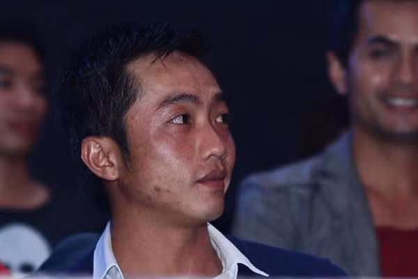 uất hiện trong đêm chung kết The Voice 13/1 để ủng hộ vợ, đại gia phố núi Cường Đô la trông xuống phong độ hơn hẳn so với thời gian trước đây. uất hiện trong đêm chung kết The Voice 13/1 để ủng hộ vợ, đại gia phố núi Cường Đô la trông xuống phong độ hơn hẳn so với thời gian trước đây.