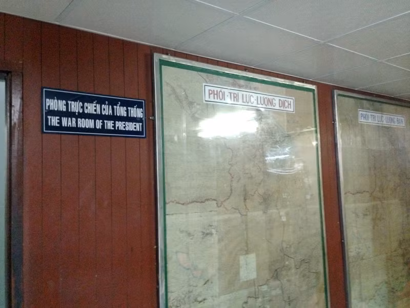Khi có chiến tranh hay tình trạng khẩn cấp, Tổng thống sẽ túc trực ở tầng hầm, vừa an toàn, vừa trực tiếp chỉ huy các tướng lĩnh.
