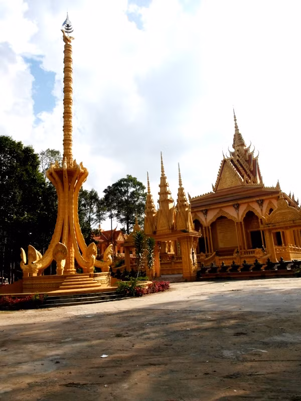 Một góc chùa Vàm Ray.