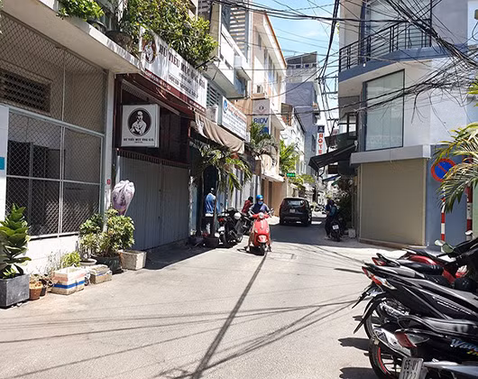Học viên ra về tại Trung tâm tiếng Pháp Bonjour vào trưa ngày 15/3 (ảnh: P.L) Học viên ra về tại Trung tâm tiếng Pháp Bonjour vào trưa ngày 15/3 (ảnh: P.L)