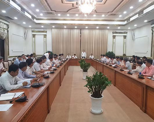 Buổi họp giữa lãnh đạo Thành phố Hồ Chí Minh và các trường đại học trên địa bàn vào ngày 6/3 (ảnh: P.L) Buổi họp giữa lãnh đạo Thành phố Hồ Chí Minh và các trường đại học trên địa bàn vào ngày 6/3 (ảnh: P.L)