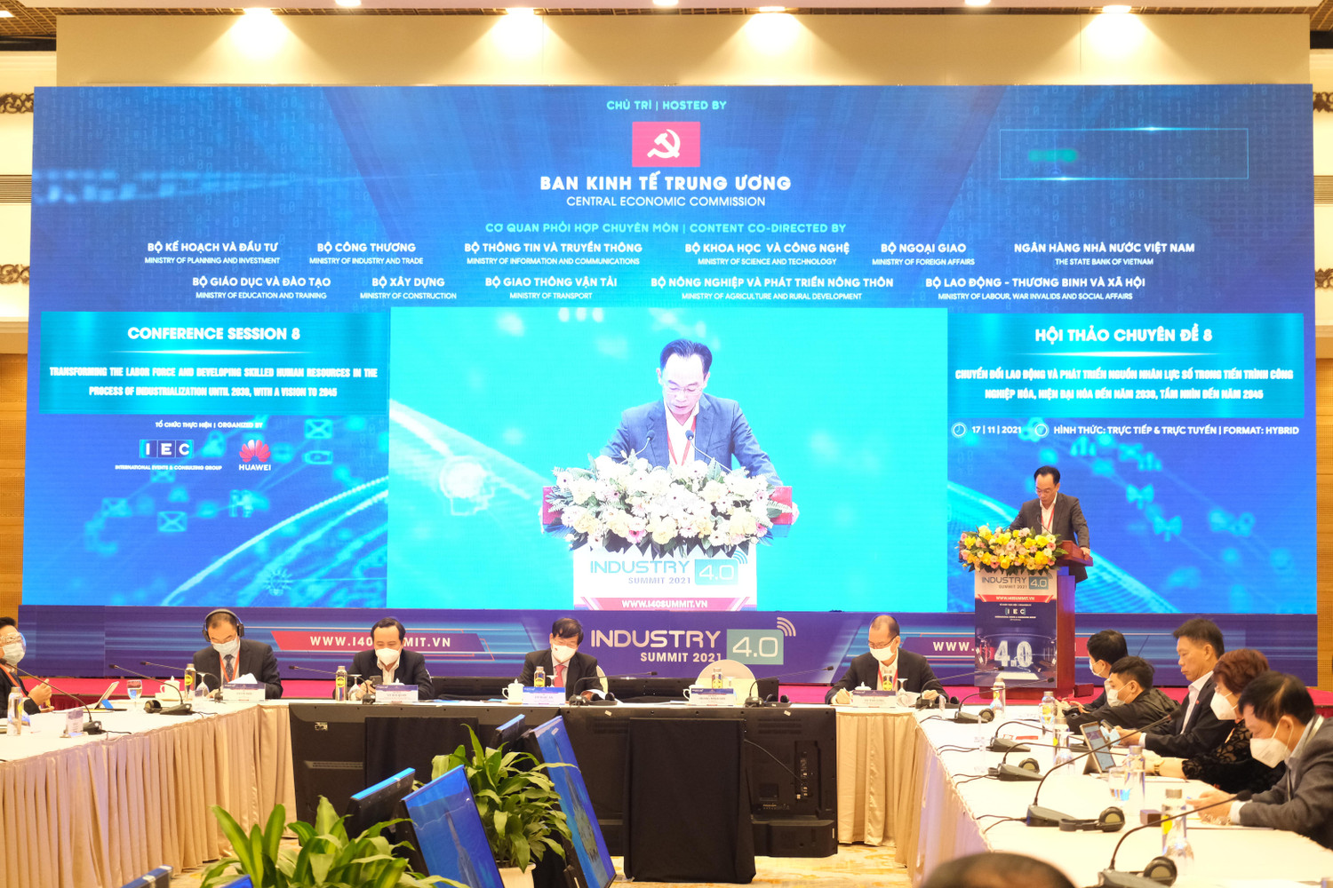 Toàn cảnh buổi Hội thảo “Chuyển đổi lao động và phát triển nguồn nhân lực số trong tiến trình công nghiệp hóa, hiện đại hóa đến năm 2030, tầm nhìn đến năm 2045”. Ảnh: LC