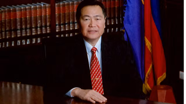 Chuyên gia pháp lý, thấm phản tòa án tối cao Philippines Justice Antonio Carpio.