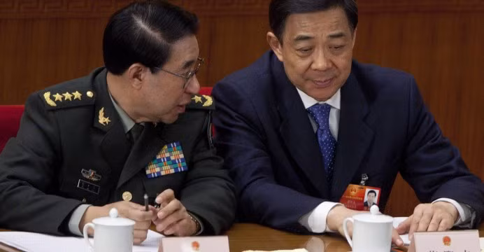 Vì thân Bạc Hy Lai nên Lưu Nguyên lỡ cơ hội vào Quân ủy trung ương từ đại hội 18, giờ nhờ công lật đổ Từ Tài Hậu, ông có thể được cất nhắc. Vì thân Bạc Hy Lai nên Lưu Nguyên lỡ cơ hội vào Quân ủy trung ương từ đại hội 18, giờ nhờ công lật đổ Từ Tài Hậu, ông có thể được cất nhắc.