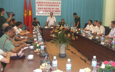 Đô đốc Nguyễn Văn Hiến nói chuyện với đoàn Tùy viên Quân sự, Quốc phòng nước ngoài tại Việt Nam Đô đốc Nguyễn Văn Hiến nói chuyện với đoàn Tùy viên Quân sự, Quốc phòng nước ngoài tại Việt Nam