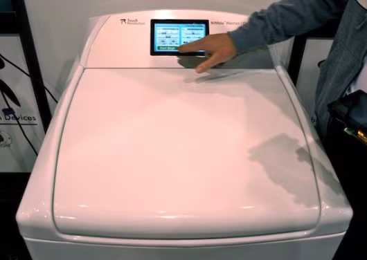 Máy giặt, máy sấy Touch Revolution: Mặc dù ý tưởng này khá kỳ quặc nhưng nó từng được giới chuyên môn đánh giá cao. Chắc hẳn bạn cũng muốn dùng thử một chiếc máy giặt hoặc máy sấy sử dụng hệ điều hành Android thời thượng chứ nhỉ?