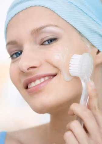 Nếu bạn có làn da nhạy cảm không nên dùng các loại hoa quả có chứa nồng độ axit cao, và da khô nên chọn quả bơ hoặc dầu ôliu khi làm mặt nạ dưỡng da.